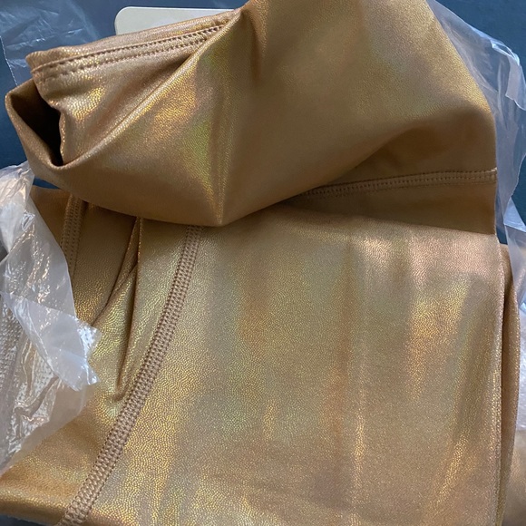 🌟Oasis Ultra High Waisted Iridescent Lux 7/8 Leggings by Fabletics ✨ - Picture 9 of 15